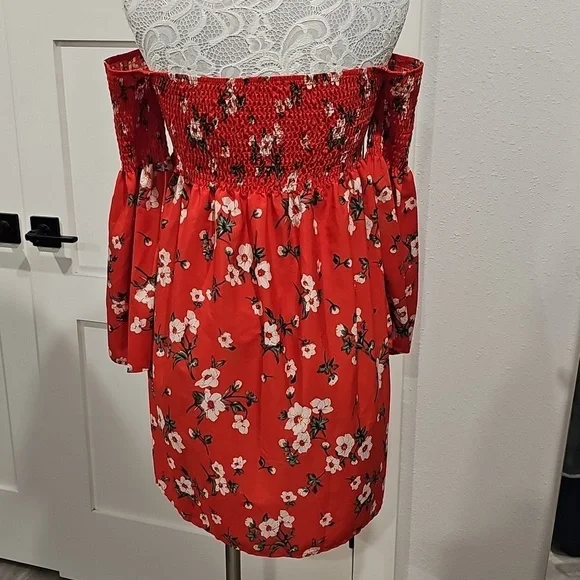 Shein floral bell sleeve rushed bust mini dress. Size M - Picture 4 of 9